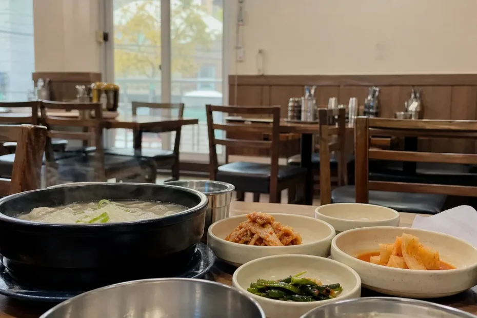 부산 지역 restaurant 방문 전 확인사항을 소개하는 사실적인 참고 이미지